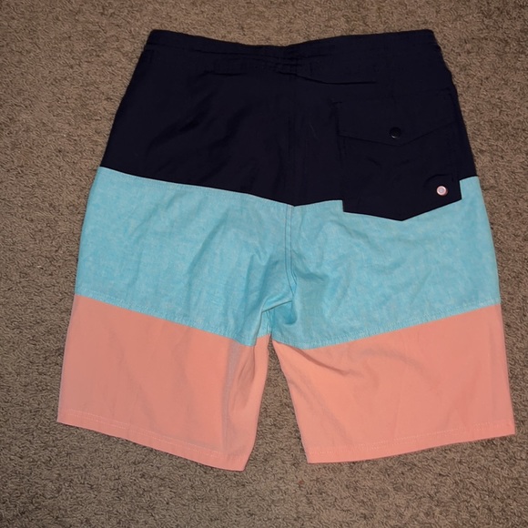 Old Navy Men’s Board Shorts - Picture 3 of 4